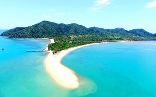 dunk-island-boat-transfer-water-taxi-mission-beach-australia-happy-travels-1024x576-1