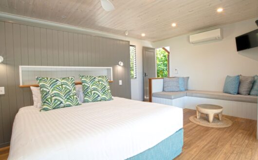 Room-Bed-and-Lounge